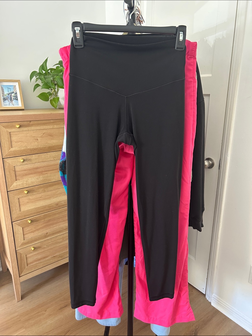 Aerie Offline High Rise Leggings. Size medium. Black. 7/8 length. Clean.